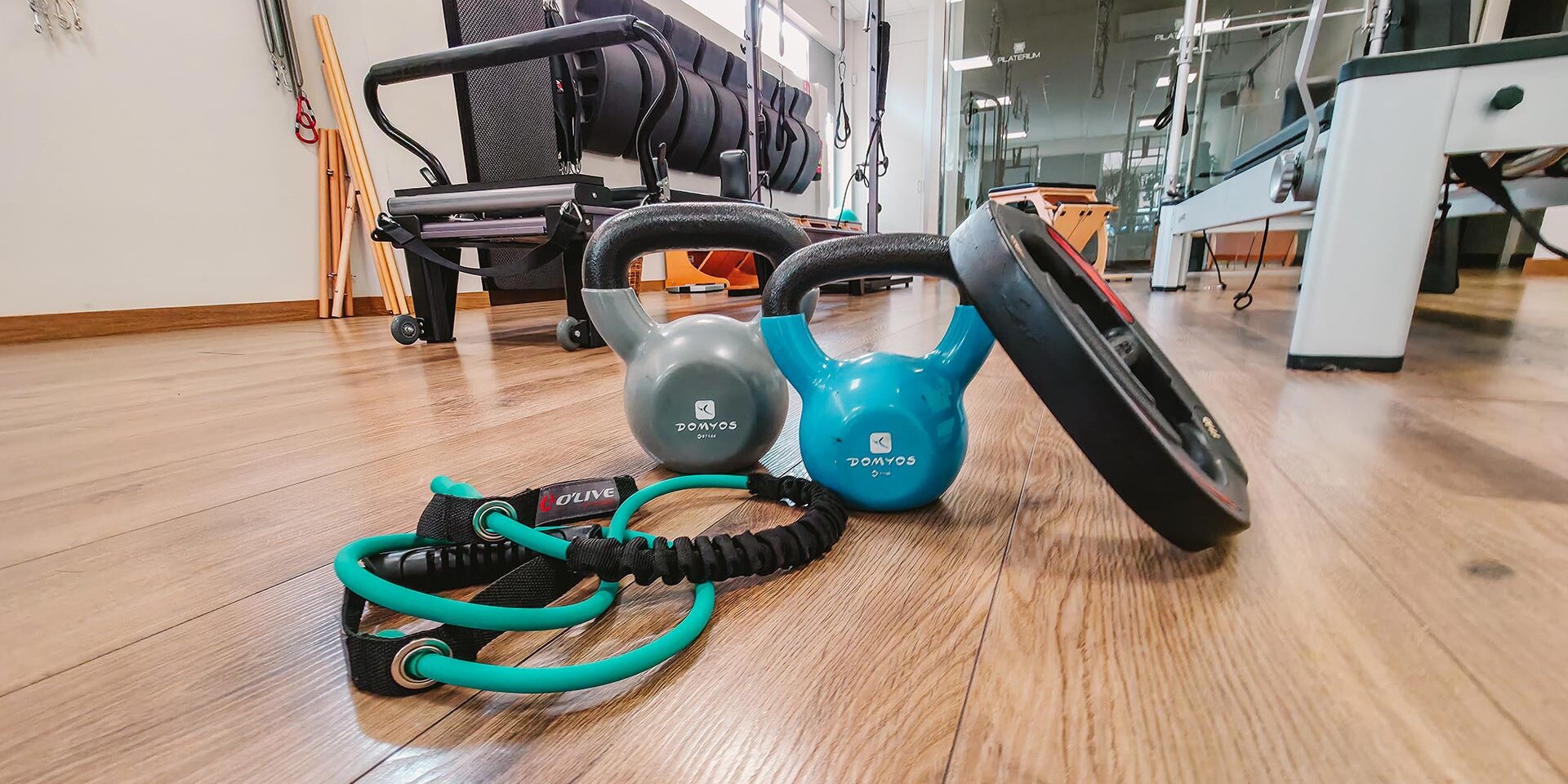 Pilates o gimnàs: diferències i quin entrenament encaixa millor amb tu Pilates o gimnàs: diferències i quin entrenament encaixa millor amb tu