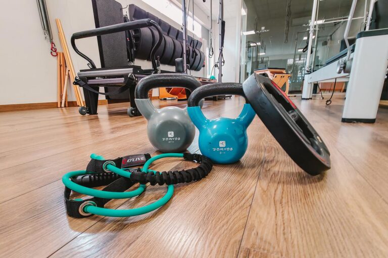 Pilates o gimnàs: diferències i quin entrenament encaixa millor amb tu